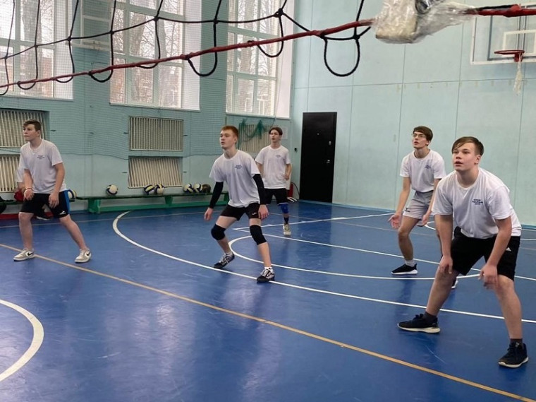 Первенство города Новомосковска по волейболу в старшей группе среди юношей.