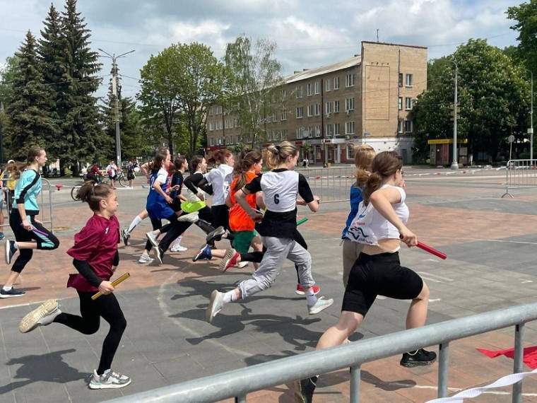 Легкоатлетическая эстафет по улицам города Новомосковска.